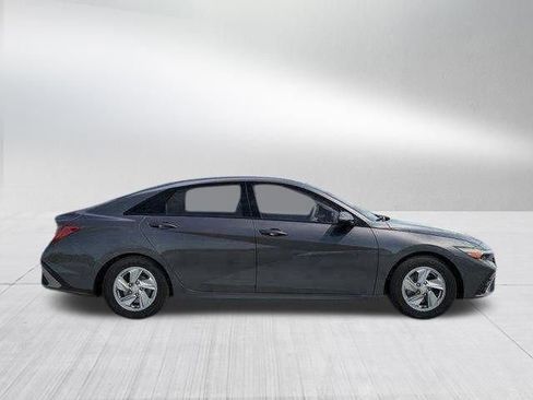 New 2026 Hyundai Elantra SE image 16