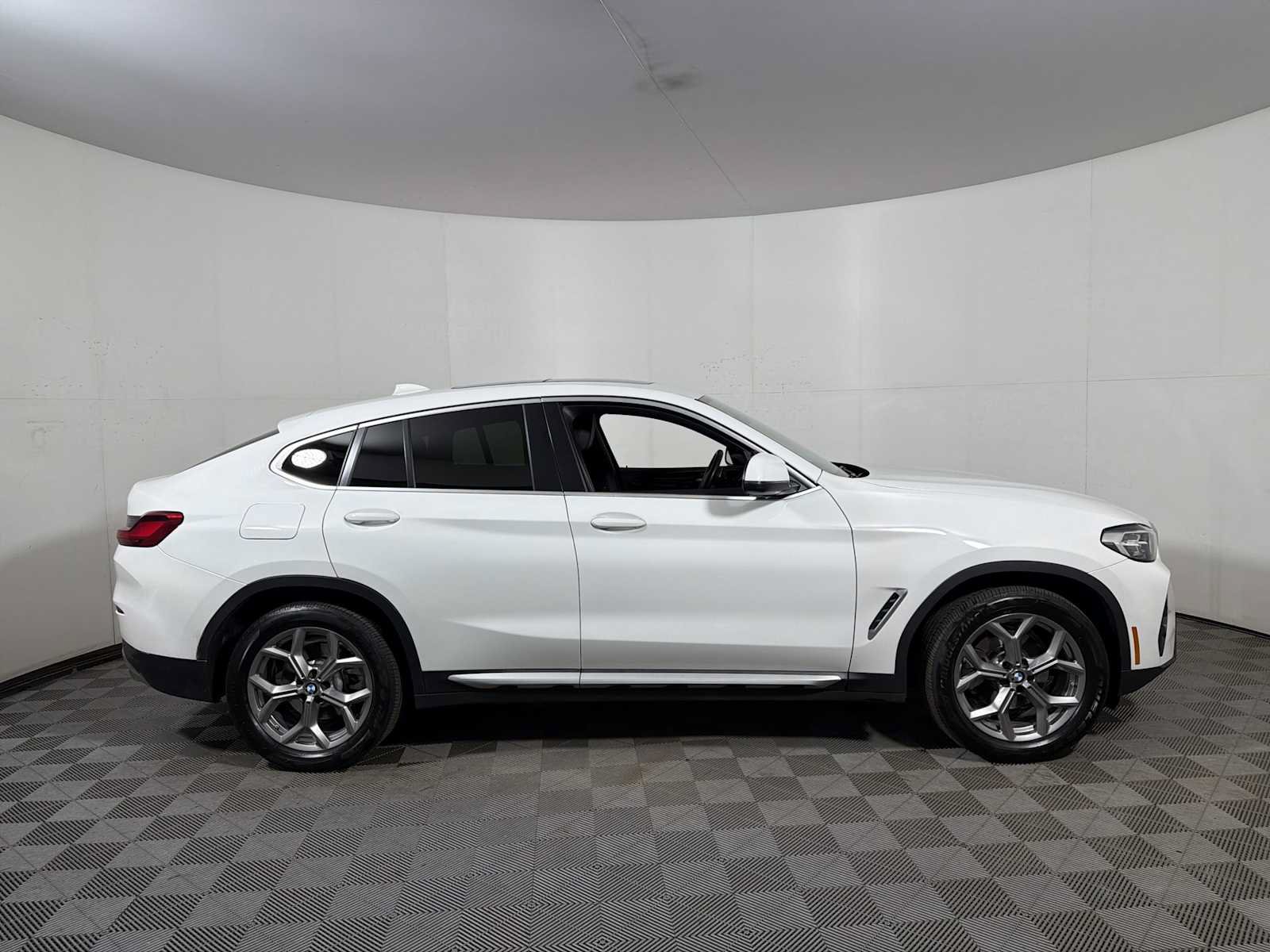 Used 2024 BMW X4 xDrive30i AWD/4WD image 7
