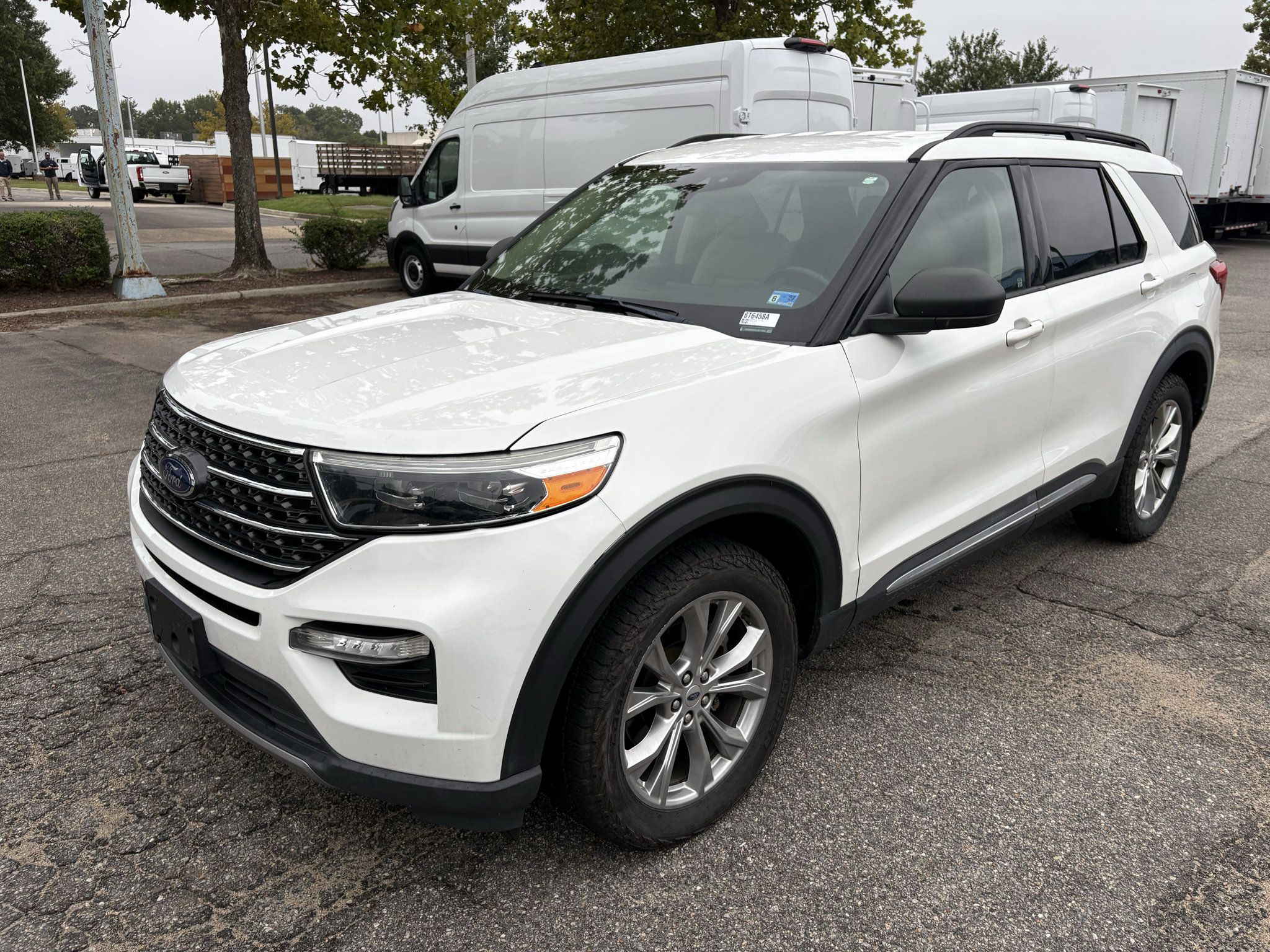 Used 2020 Ford Explorer XLT w/ Equipment Group 202A AWD/4WD image 1