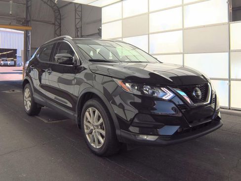 Used 2022 Nissan Rogue Sport SV w/ Technology Package AWD/4WD image 3