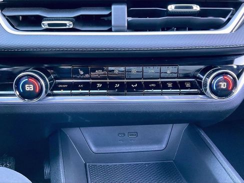 Used 2025 Chevrolet Equinox LT w/ Convenience Package II image 30