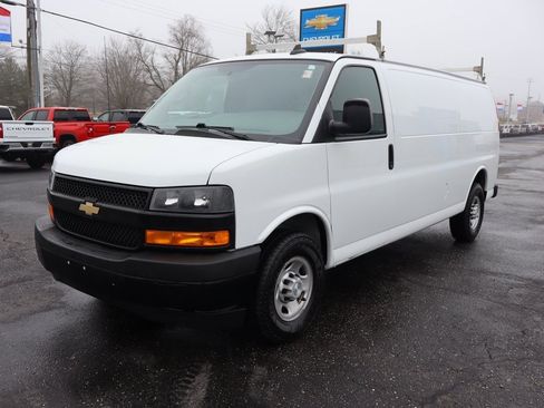 Used 2018 Chevrolet Express 2500 Extended image 23
