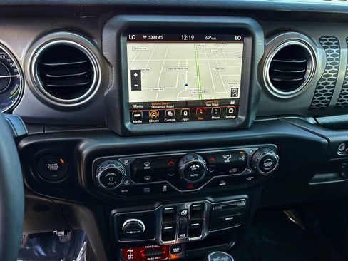Used 2023 Jeep Wrangler Unlimited Rubicon 4xe image 18