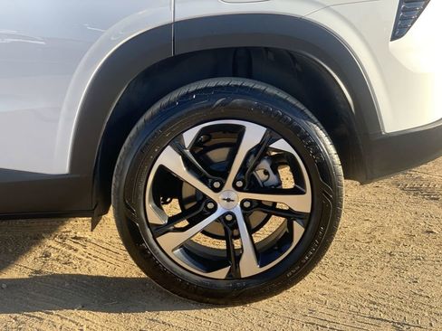 Certified 2025 Chevrolet Trax RS w/ Driver Confidence Package FWD image 32