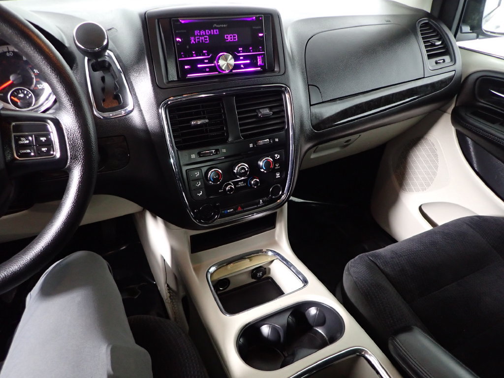 Used 2015 Dodge Grand Caravan SXT FWD image 27