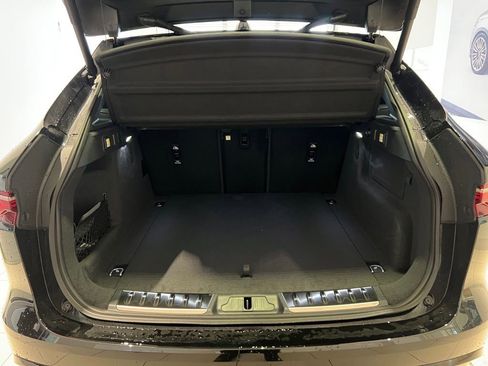 New 2025 Jaguar F-PACE R-Dynamic S image 13