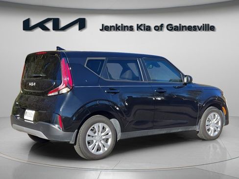 Used 2024 Kia Soul LX image 11