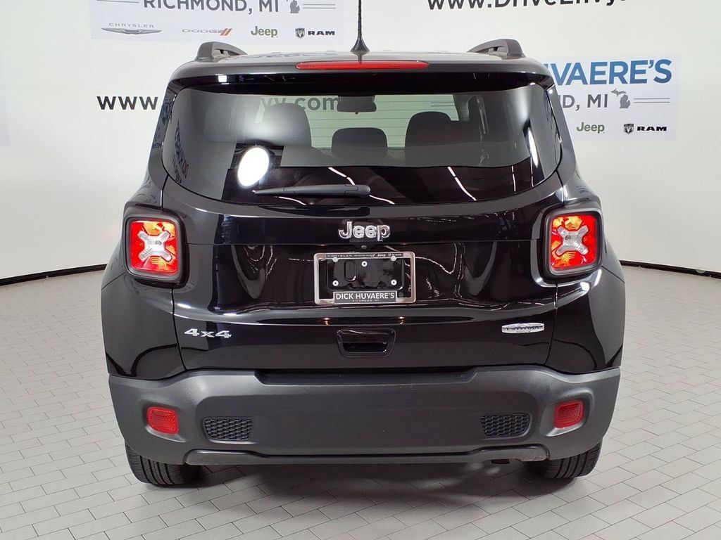 Used 2020 Jeep Renegade Latitude w/ Cold Weather Group AWD/4WD image 5