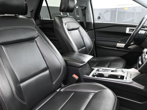 Used 2021 Ford Explorer XLT w/ Equipment Group 202A image 29