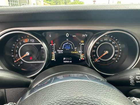 Used 2021 Jeep Wrangler Unlimited Sahara AWD/4WD image 15