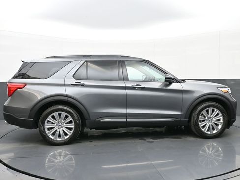 Used 2022 Ford Explorer Limited w/ Limited Technology Package image 2