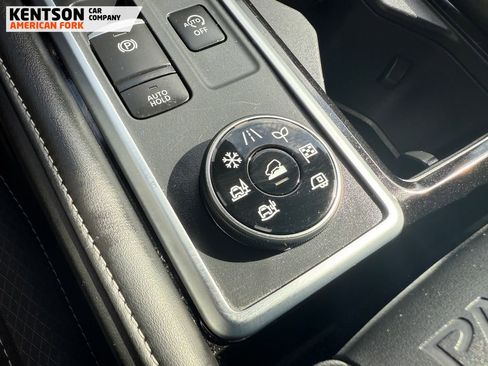 Used 2025 Nissan Pathfinder SV image 27