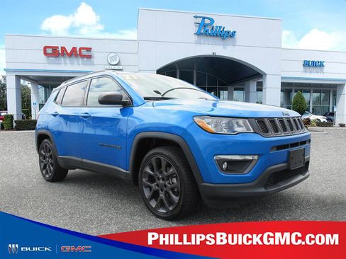 Used 2021 Jeep Compass Latitude image 1