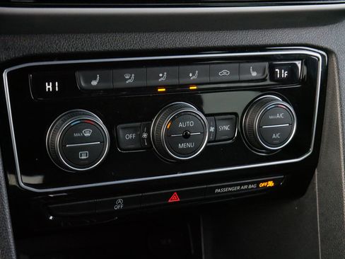 Certified 2023 Volkswagen Atlas Cross Sport SE image 24