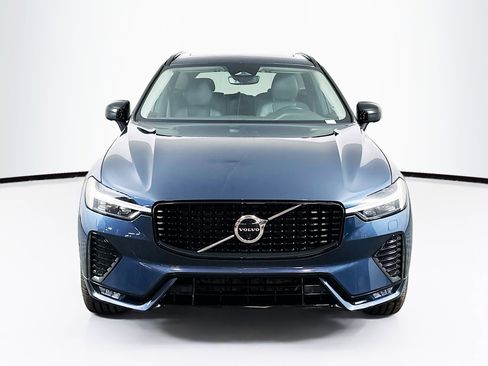 Used 2024 Volvo XC60 B5 Plus image 2