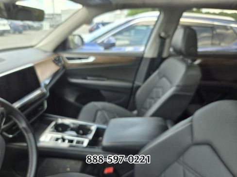 Certified 2024 Volkswagen Atlas SE w/ Panoramic Sunroof Package FWD image 2