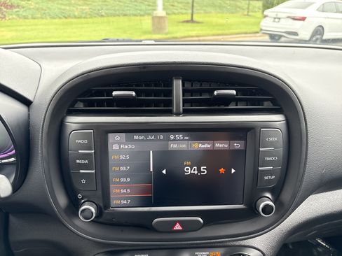 Used 2024 Kia Soul LX w/ Option Group 015 FWD image 28