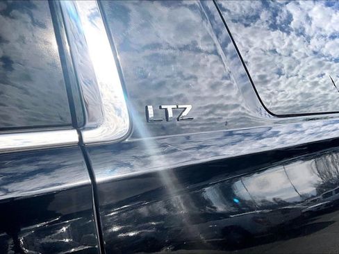 Used 2016 Chevrolet Suburban LT image 7