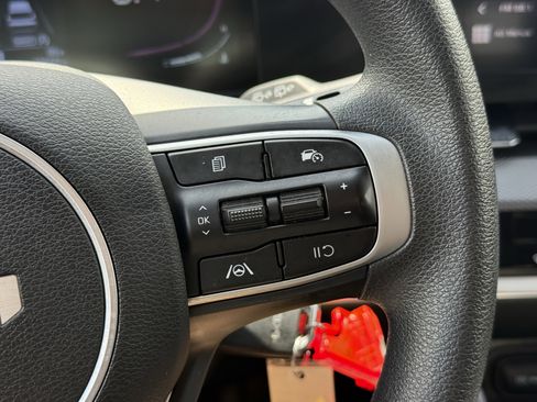 Used 2024 Kia Sportage LX image 18