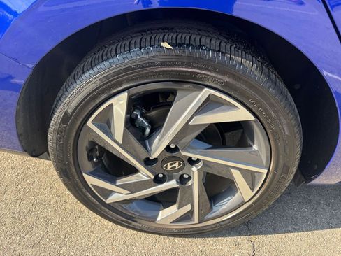 Used 2025 Hyundai Elantra SEL image 30