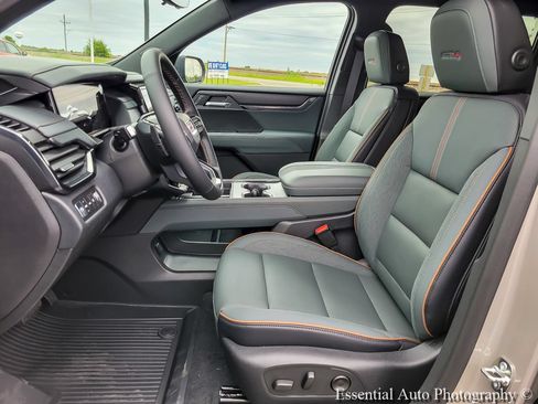 New 2026 GMC Acadia AT4 w/ Luxury Package AWD/4WD image 8