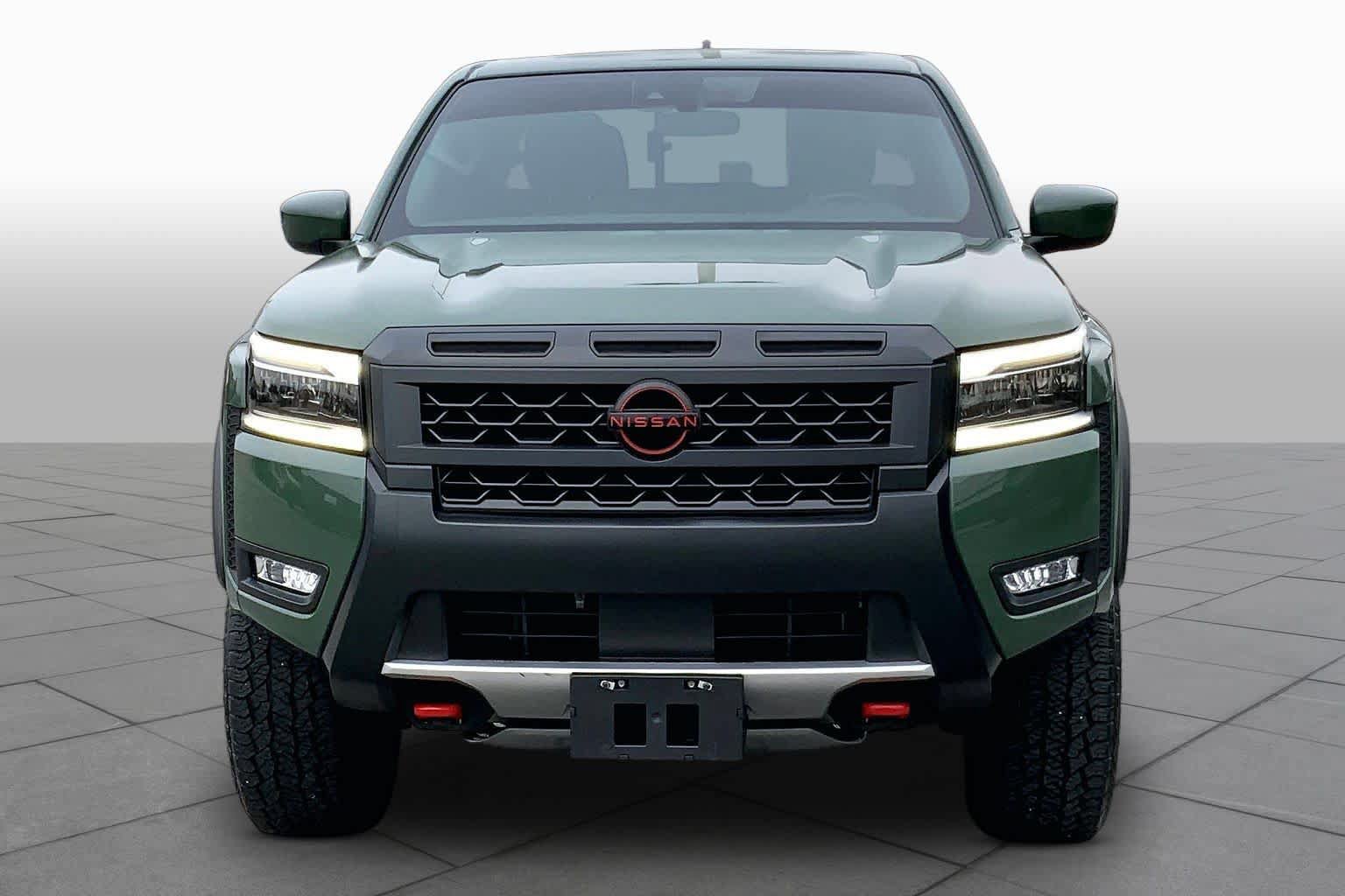 Used 2025 Nissan Frontier PRO-4X AWD/4WD image 3