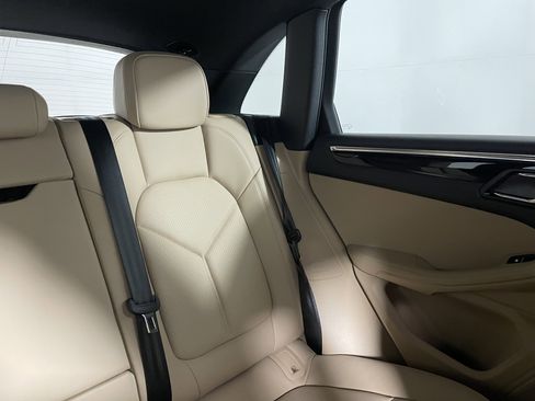 Used 2025 Porsche Macan image 17
