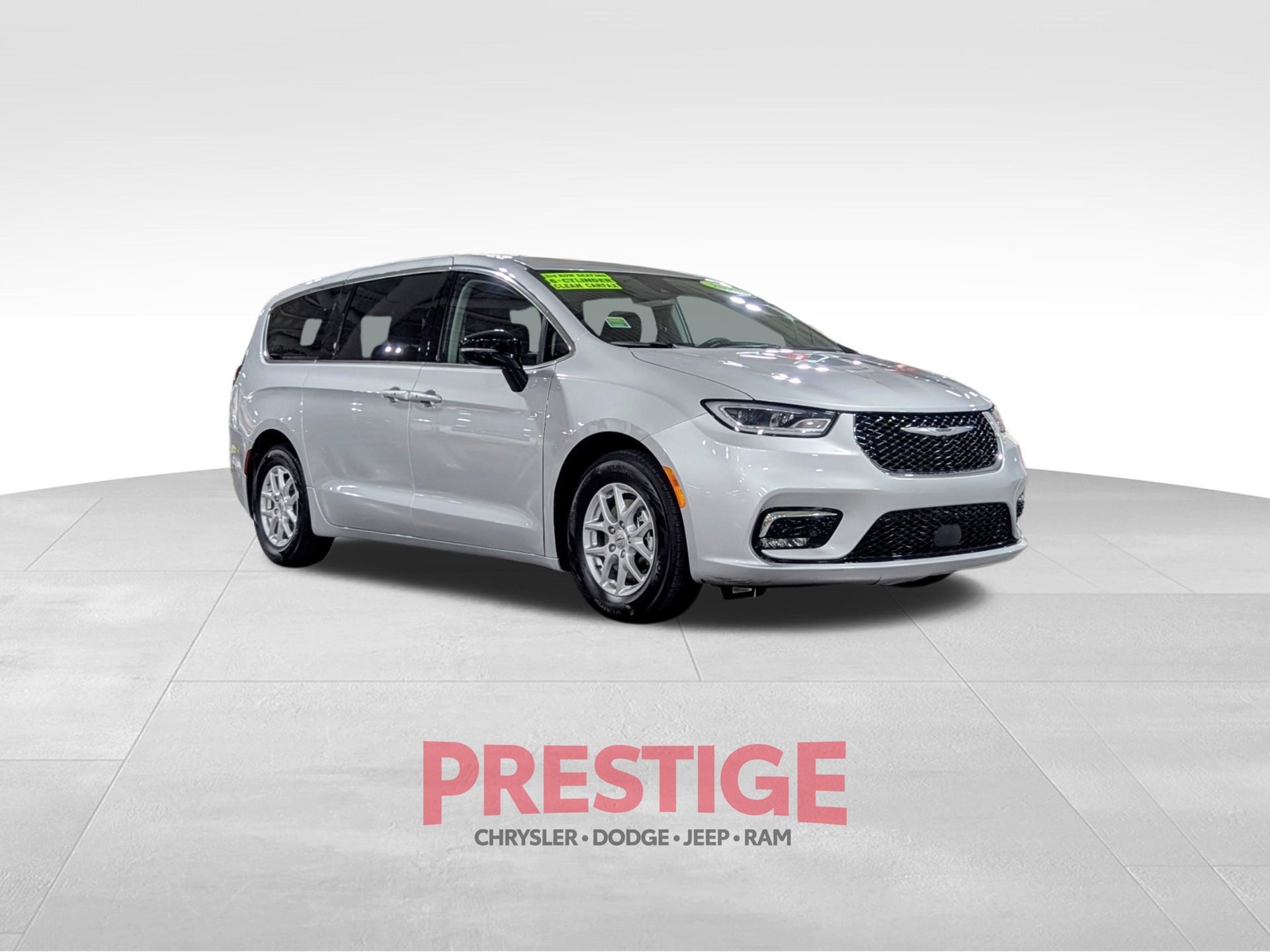 Used 2024 Chrysler Pacifica Touring-L FWD image 5
