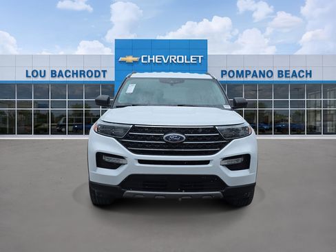 Used 2024 Ford Explorer XLT w/ Equipment Group 202A AWD/4WD image 2