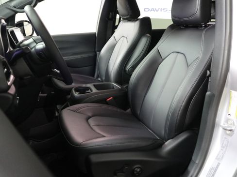 New 2026 Chrysler Pacifica Select image 23
