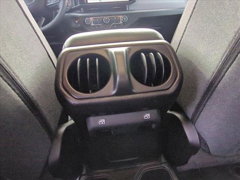 Used 2024 Jeep Gladiator Sport image 15