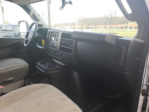 Used 2018 Chevrolet Express 4500 Extended w/ Driver Convenience Package image 11
