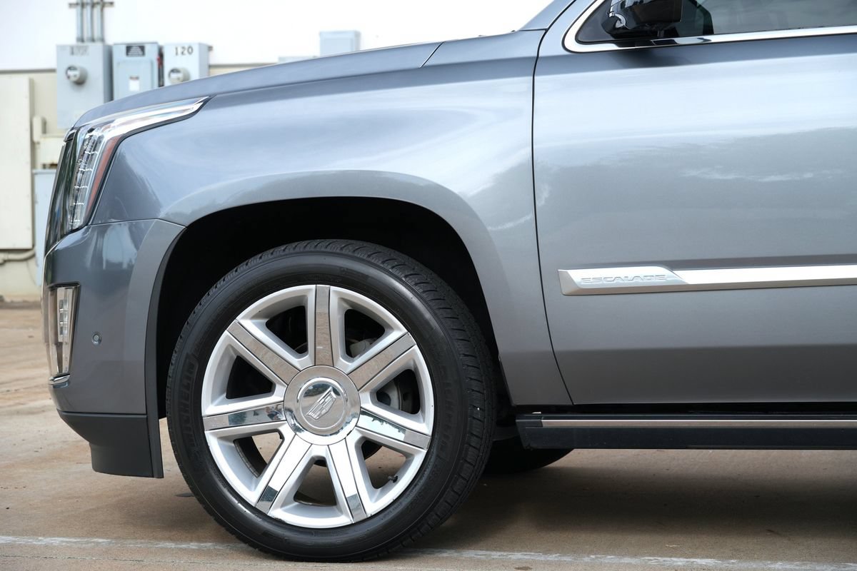 Used 2019 Cadillac Escalade Premium Luxury AWD/4WD image 24