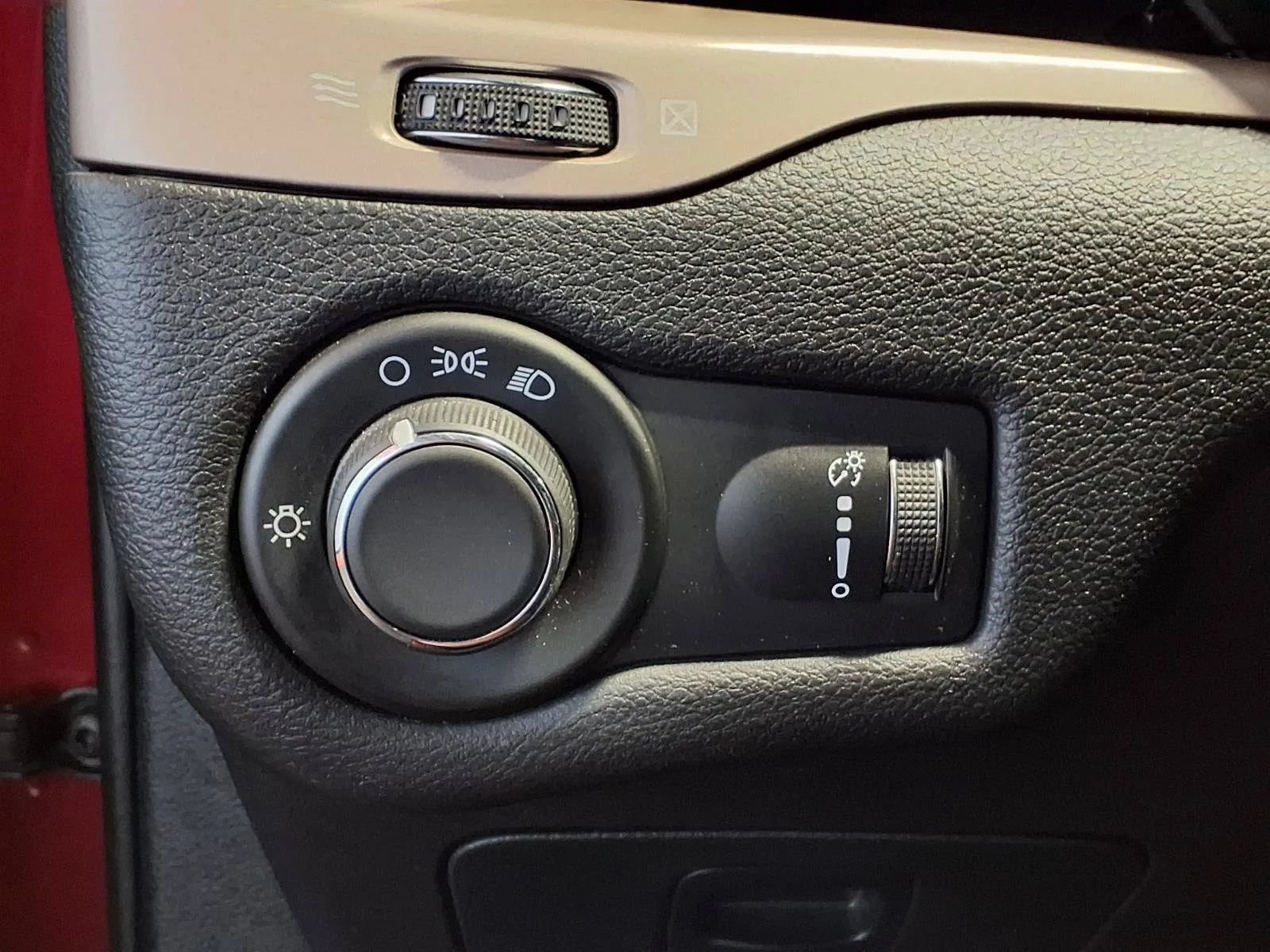 Used 2017 Jeep Cherokee Sport FWD image 18