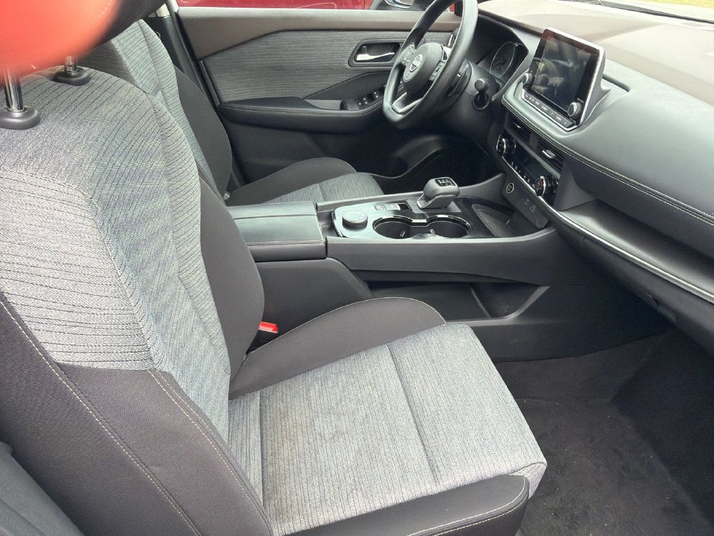 Used 2023 Nissan Rogue SV AWD/4WD image 12