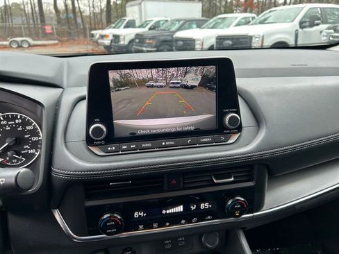 Used 2024 Nissan Rogue SV image 18