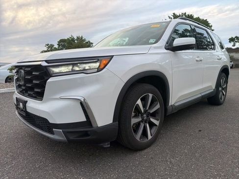 Used 2024 Honda Pilot Touring image 1