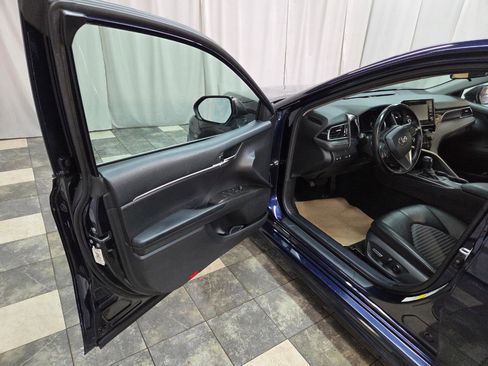 Used 2021 Toyota Camry SE image 9