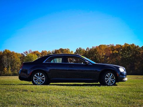 Used 2016 Chrysler 300 Limited image 3