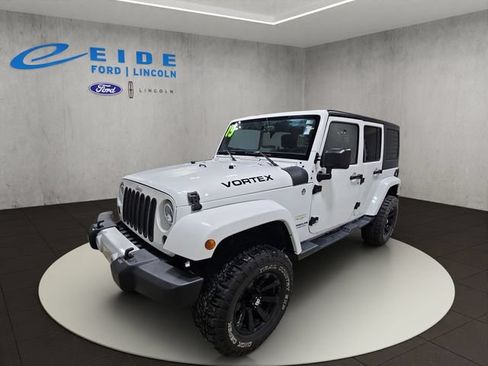 Used 2015 Jeep Wrangler Unlimited Sahara w/ Connectivity Group AWD/4WD image 5