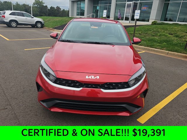 Used 2024 Kia Forte LXS w/ LXS Technology Package FWD image 2