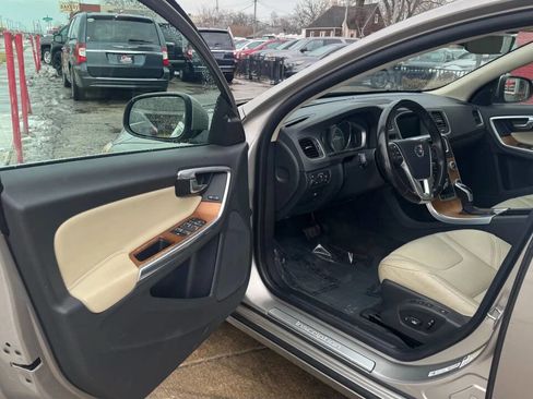 Used 2016 Volvo S60 T5 Inscription Platinum w/ Climate Package image 13