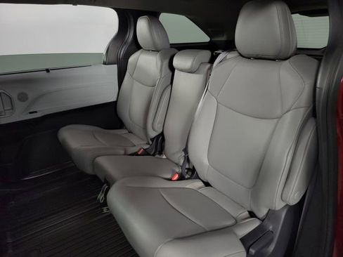 Used 2025 Toyota Sienna XLE w/ XLE Plus Package image 19