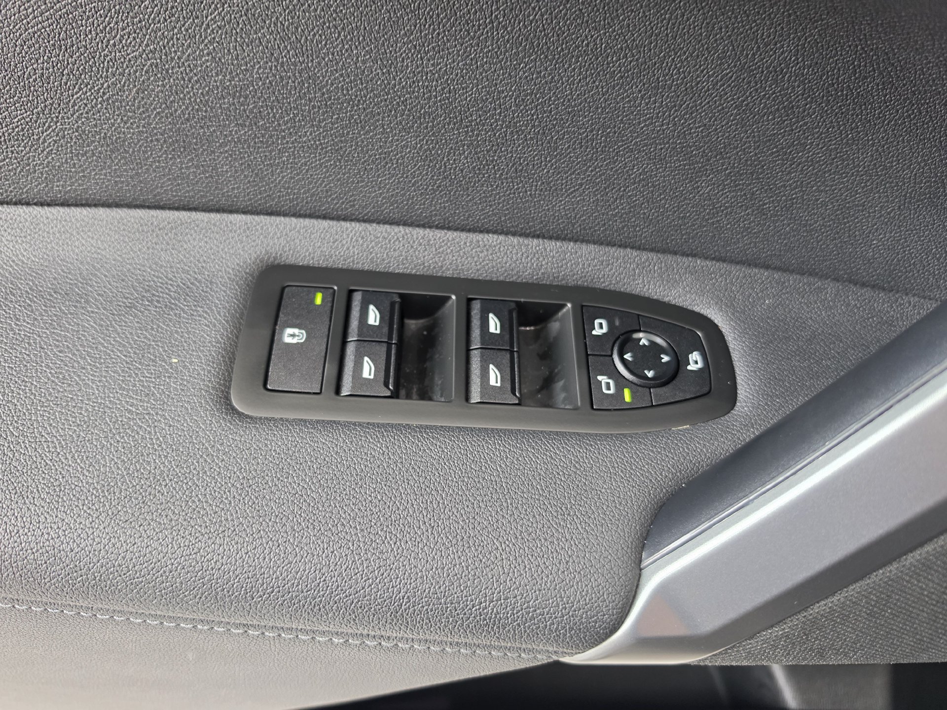 Used 2026 BMW iX xDrive45 AWD/4WD image 6