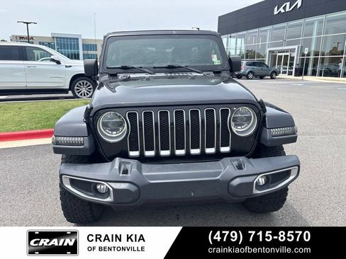 Used 2018 Jeep Wrangler Unlimited Sahara AWD/4WD image 6