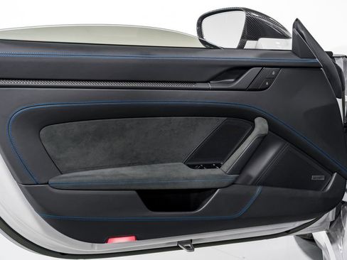 Used 2022 Porsche 911 GT3 image 9