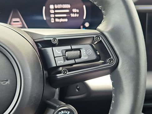 Certified 2025 Porsche Macan 4S Electric AWD/4WD image 32