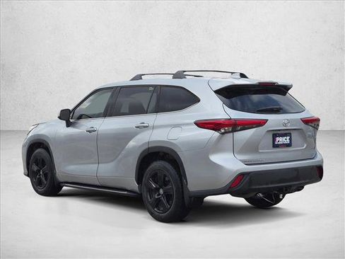 Used 2020 Toyota Highlander LE FWD image 7