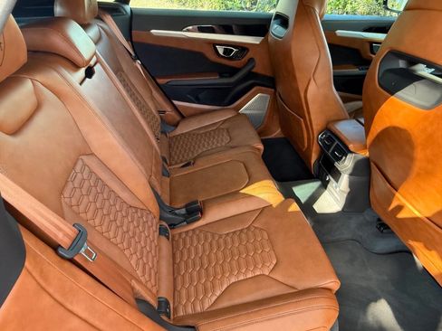 Used 2021 Lamborghini Urus Base AWD 4dr SUV image 22