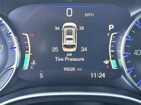 Used 2022 Chrysler Pacifica Touring-L w/ Uconnect Theater Family Group image 22